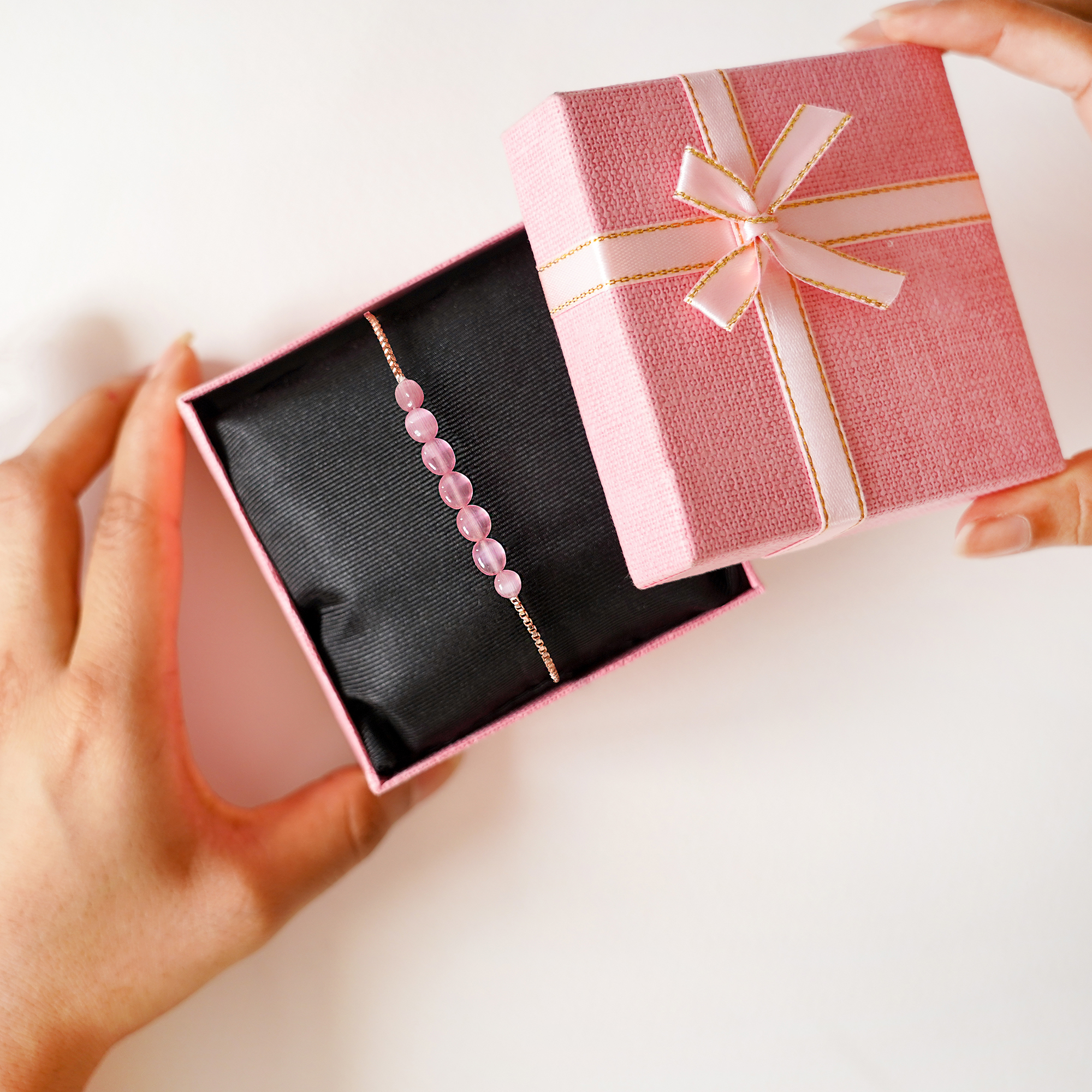 Scarlet Round Bracelet - Image 2